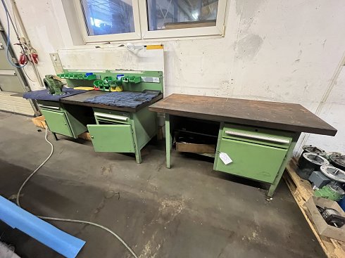 Lot workbenches