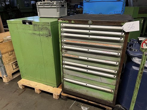 Lot tool cabinets