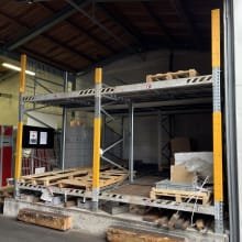 Roller conveyor pallet rack