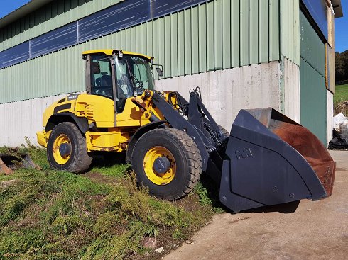 Cargadora Volvo L50F con cazo de alto volteo y báscula