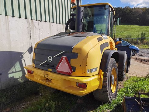 Cargadora Volvo L50F con cazo de alto volteo y báscula