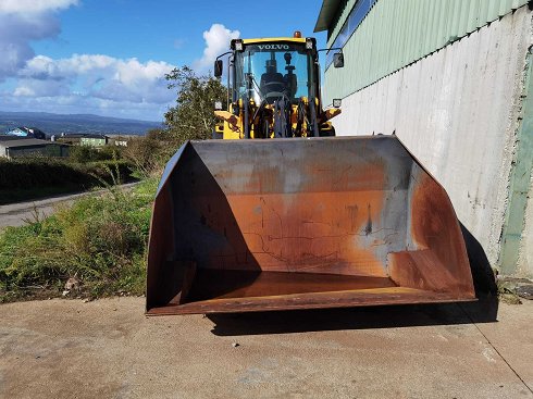 Cargadora Volvo L50F con cazo de alto volteo y báscula