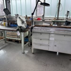 2 workbenches