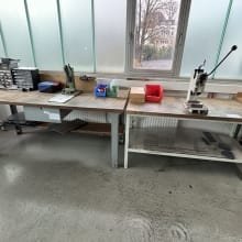 2 workbenches