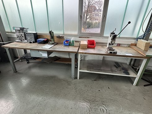 2 workbenches