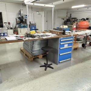 Workbench with contents