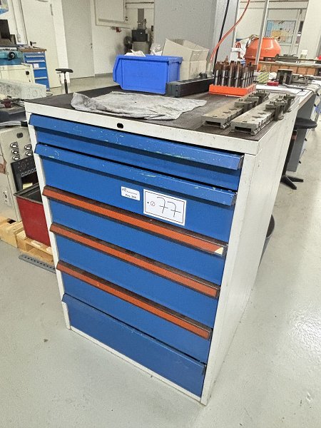 Drawer cabinet with contents