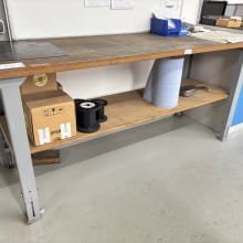 2 workbenches