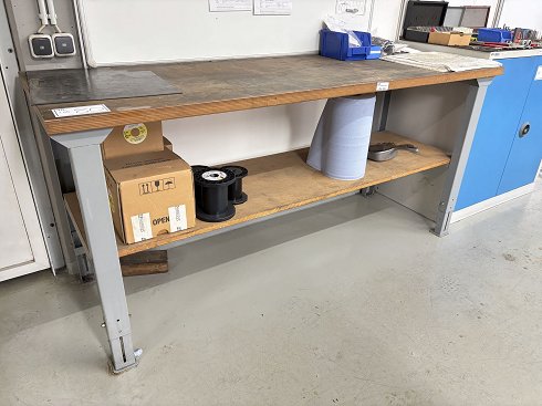 2 workbenches