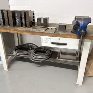 Workbench with vice