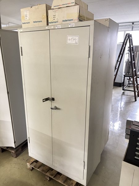 2 hinged door cabinets with contents