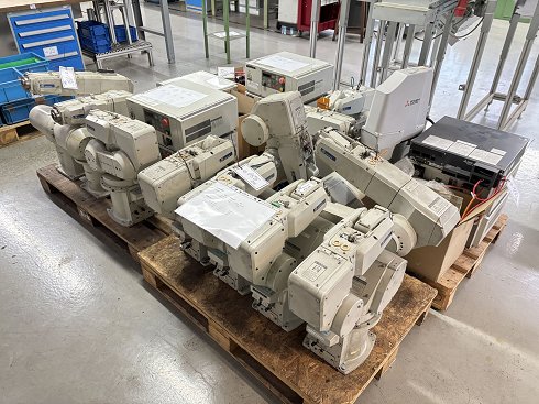 MITSUBISHI Lot industrial robots