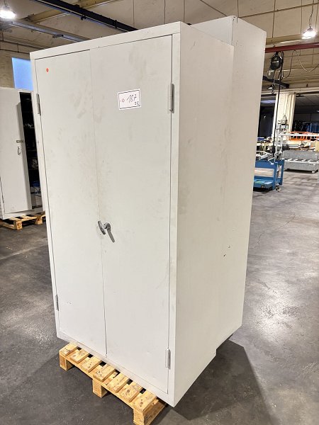 2 hinged door cabinets with contents