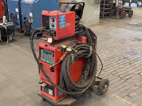 FRONIUS TRANSPULS SYNERGIC 4000 Welding machine