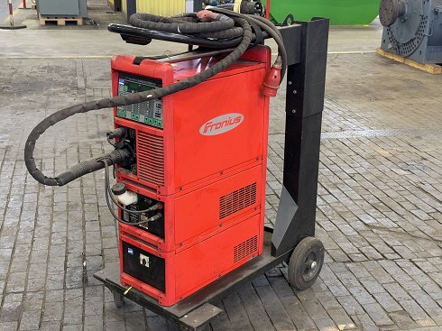 FRONIUS TRANSPULS SYNERGIC 2700 Welding machine