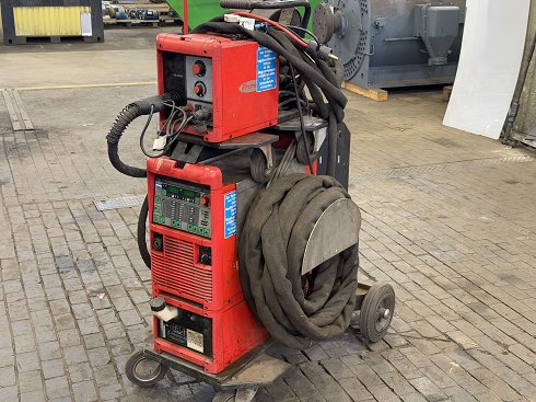 FRONIUS TRANSPULS SYNERGIC 4000 Welding machine