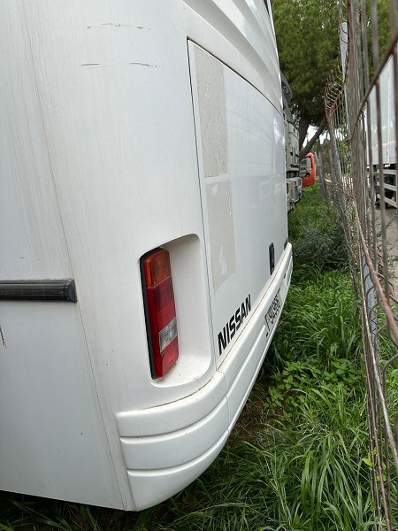 Autobús interurbano (tiene matrícula militar ET-94966)