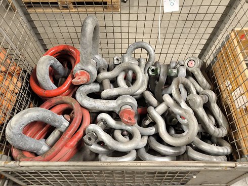 Lot shackles