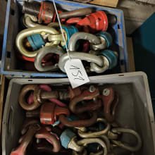 Lot lifting equipment