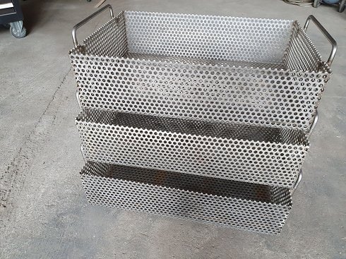 3x stainless steel mesh boxes