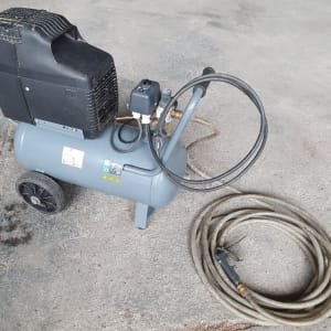 SCHNEIDER UniMaster UNM 210-8-25 Compressor