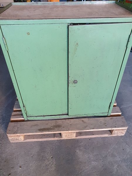 Door cabinet