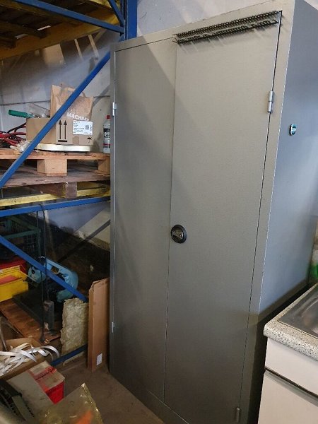 Door cabinet