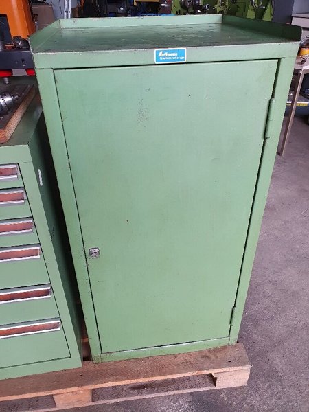 Door cabinet