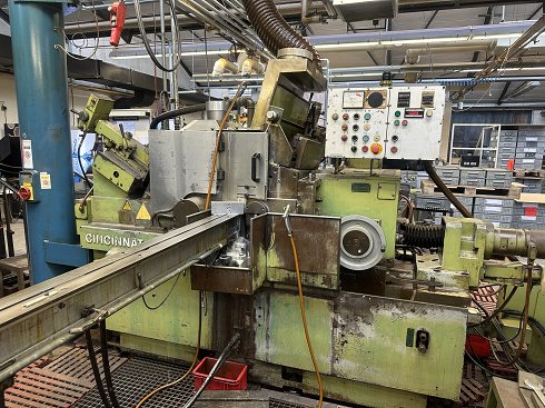 CINCINNATI MILACRON TwinGrip 3-300 Centreless grinding machine