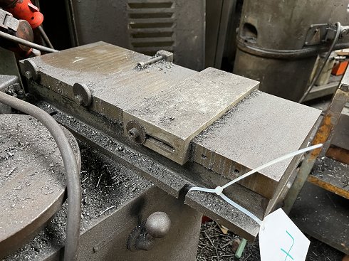 Magnetic clamping plate