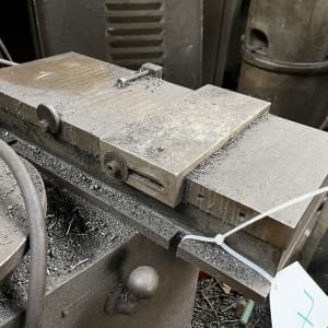 Magnetic clamping plate