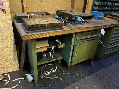 Workbench with contents