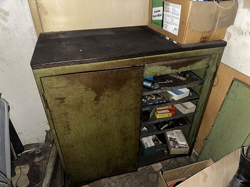 Workshop drawer cabinet with contents