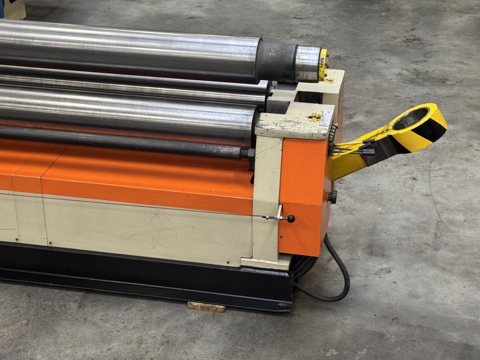 3 roll plate bender PICOT - RCS 210 - 40 MACH-ID 8952 Make: PICOT Type: RCS 210 - 40 Year: 2005