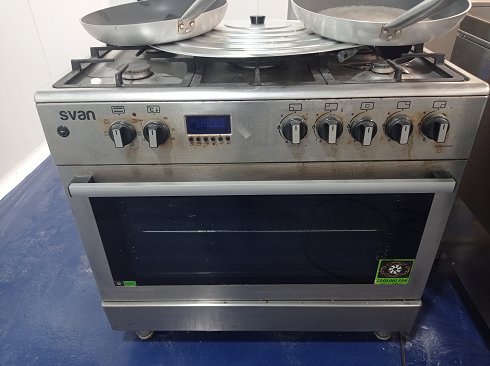 Equipamiento de Cocina Industrial - Completo y Funcional