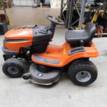 HUSQVARNA TS 142 Lawn mower tractor