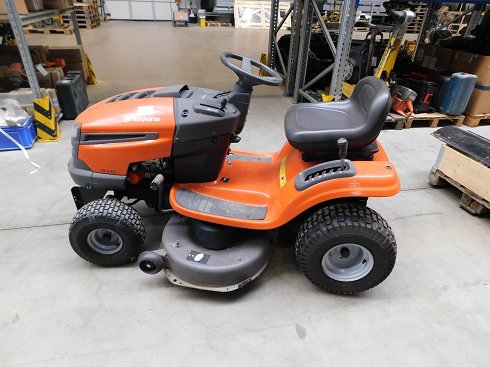 HUSQVARNA TS 142 Lawn mower tractor