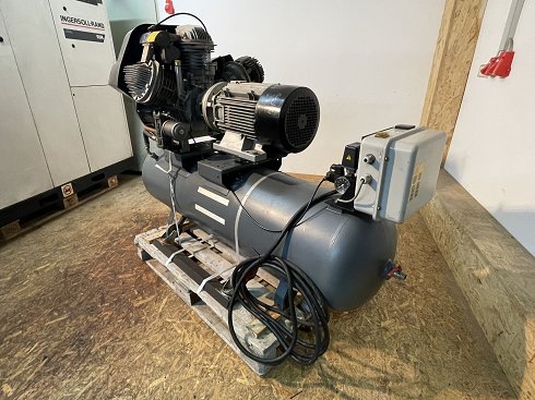 ATLAS COPCO LE 150 Piston compressor