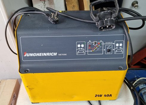 JUNGHEINRICH E 230 G 24/40 Battery charger