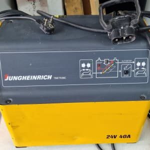 JUNGHEINRICH E 230 G 24/40 Battery charger