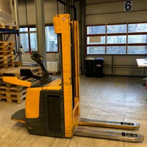 JUNGHEINRICH ERC 216z Platform forklift