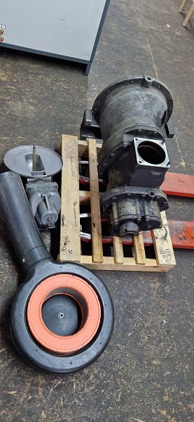 ATLAS COPCO GA 210 Screw element with control valves and coupling ring