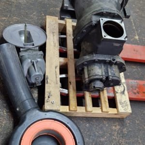 ATLAS COPCO GA 210 Screw element with control valves and coupling ring