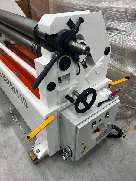 OSTAS ORM 1070 x 110 Sheet metal bending machine