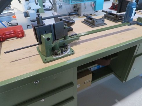 UWM UWM 100 Flat iron bending machine