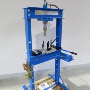 HBM P 20 Workshop press - hydraulic