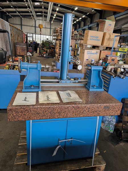 MITUTOYO CX-652 Measuring machine with granite measuring plate