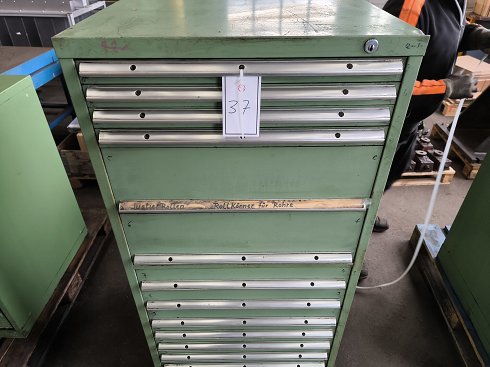 Drawer cabinet with contents