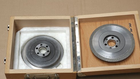 SAINT - GOBAIN WINTER DIAMANTWERKZEUG GMBH Abrichtscheibe Modul 2,5 - DP 10,2 - EW 20° - HBR=1000 Diamond grinding wheels