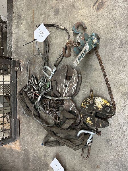 Lot lifting tools